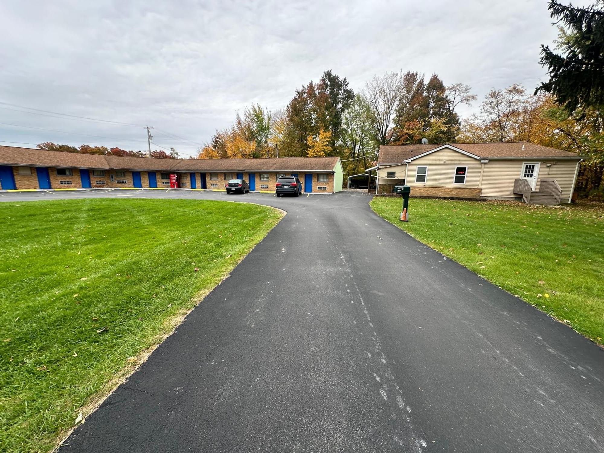 Westgate Manor Motel Austintown & Youngstown Ohio Bagian luar foto