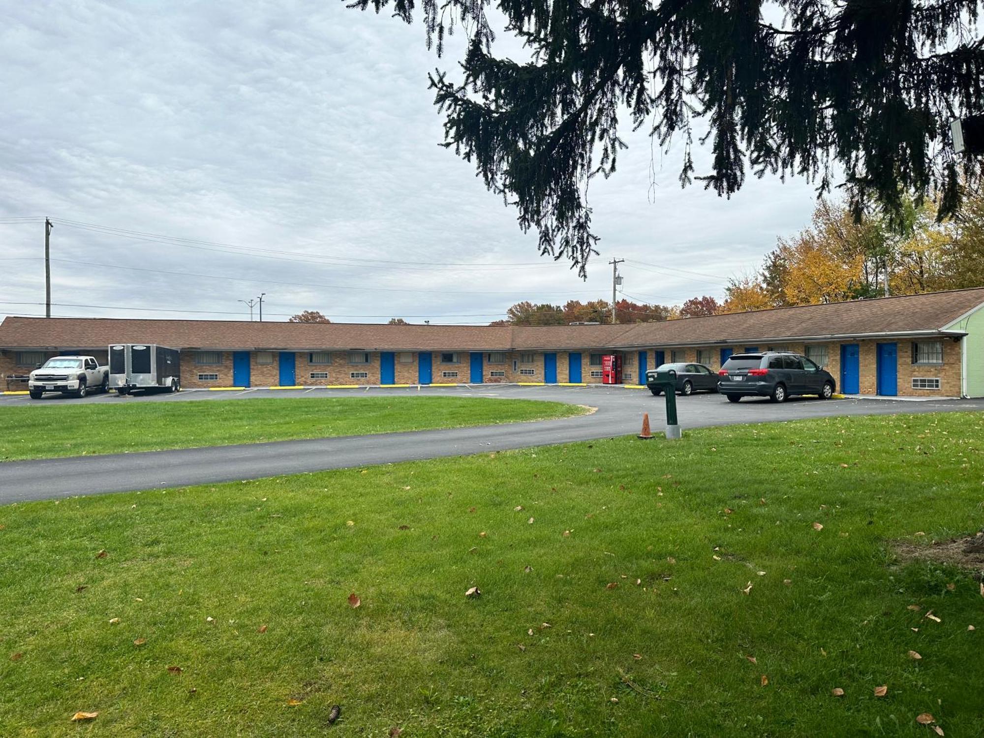 Westgate Manor Motel Austintown & Youngstown Ohio Bagian luar foto