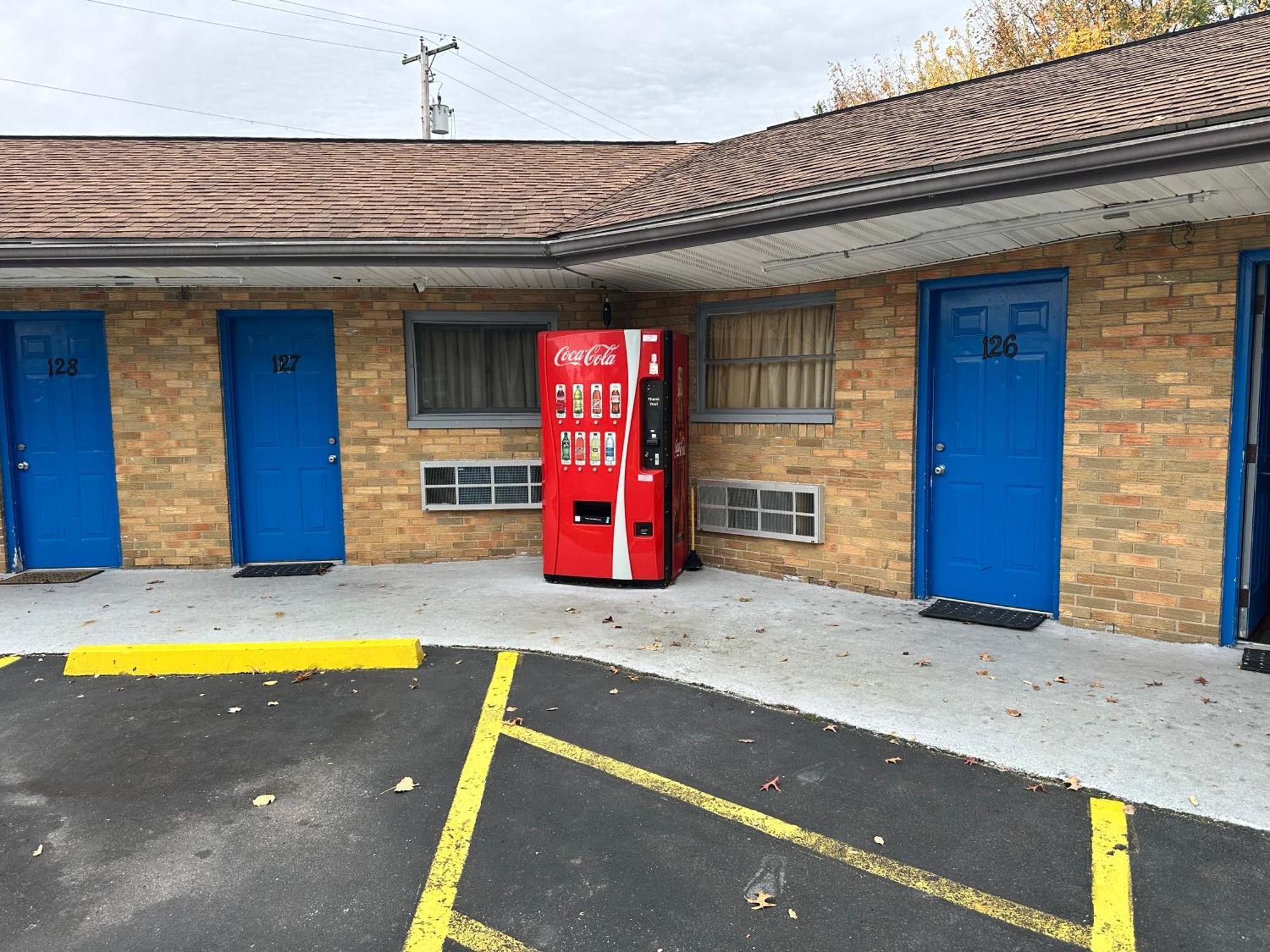 Westgate Manor Motel Austintown & Youngstown Ohio Bagian luar foto