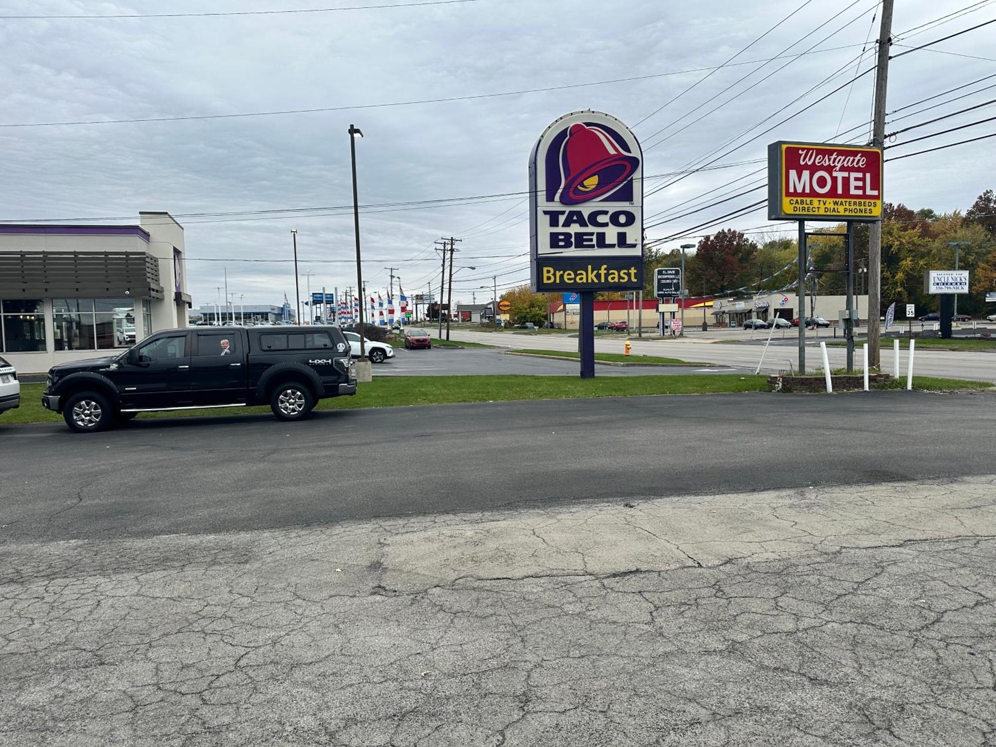 Westgate Manor Motel Austintown & Youngstown Ohio Bagian luar foto