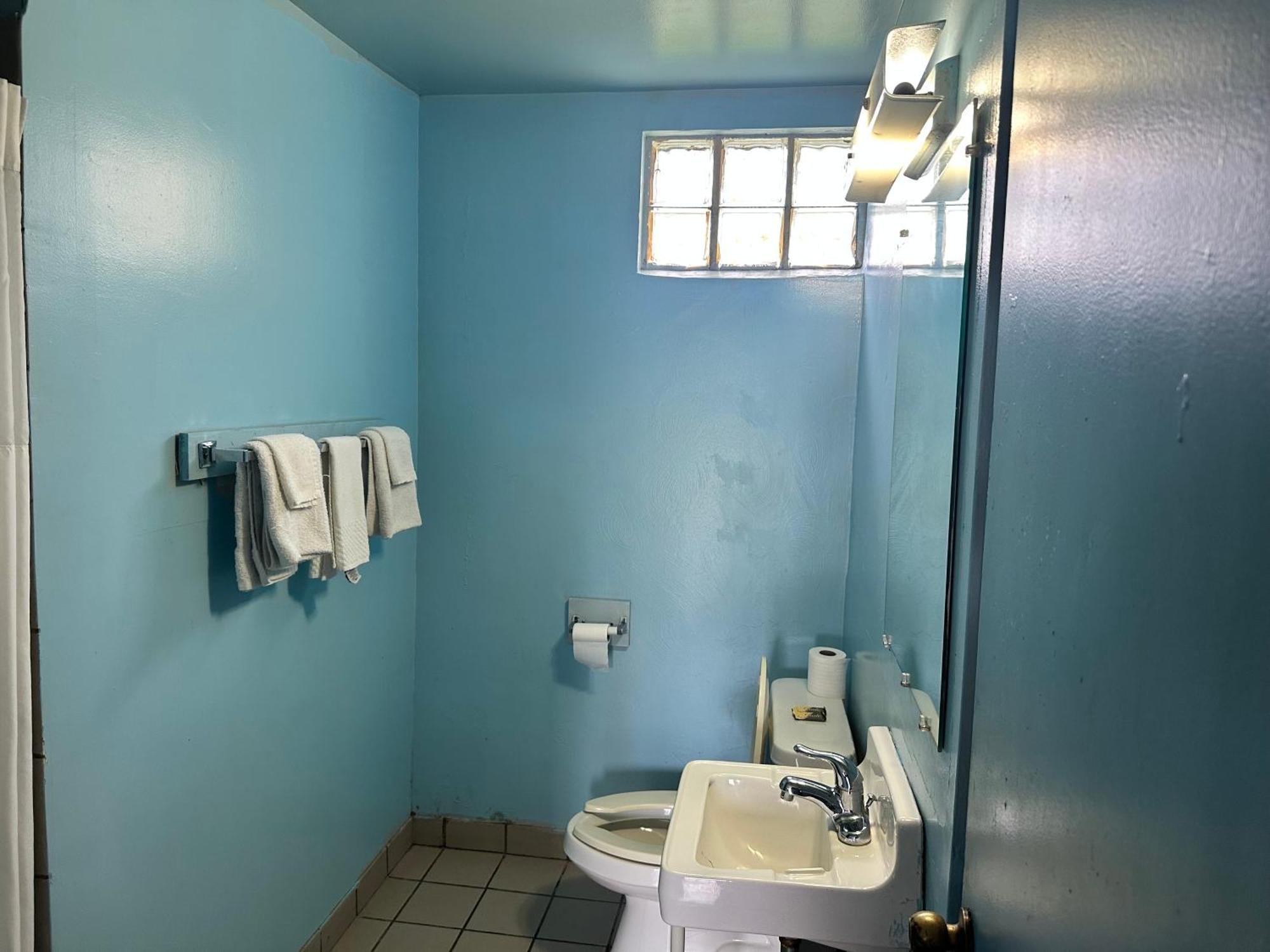 Westgate Manor Motel Austintown & Youngstown Ohio Bagian luar foto
